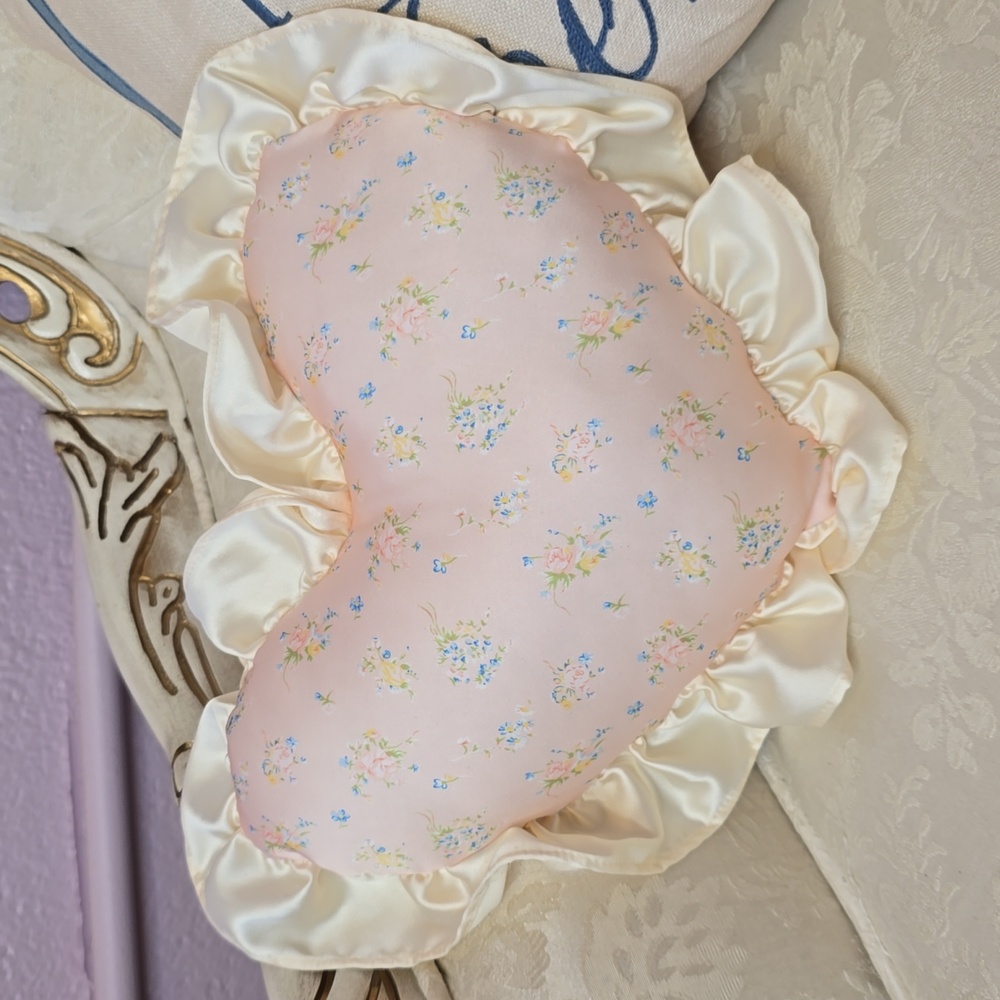NWOT Lacemade Rare Floral Heart Pillow Light Pink & Cream